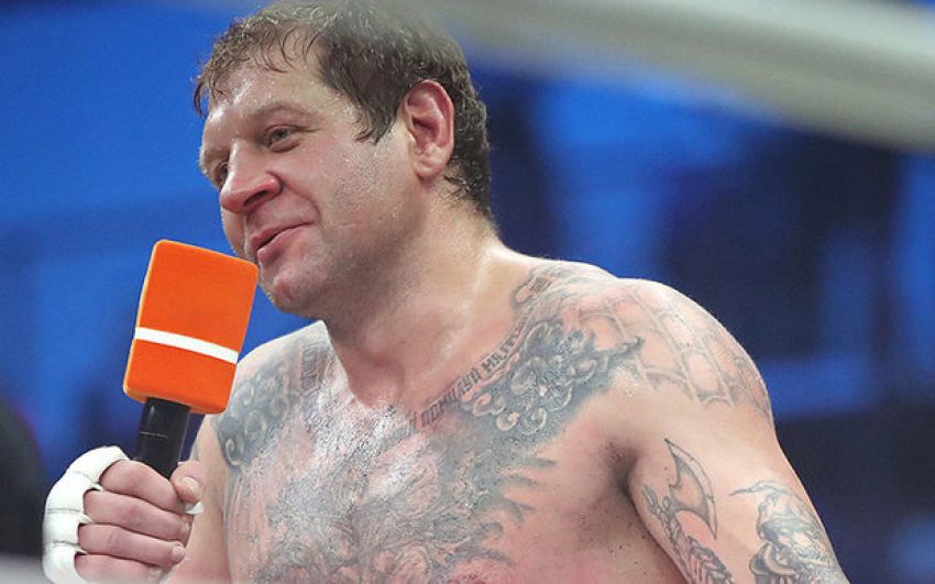 "У него коленки поджались, присел и обоссался": Александр Емельяненко вспомнил, как нашел своего хейтера