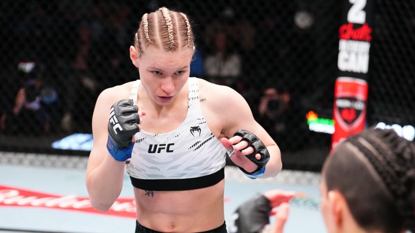 Виктория Дудакова прокомментировала пощечину тренеру после боя на UFC Fight Night 249
