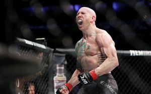 Джош Эмметт после победы над Каттаром бросил вызов победителю трилогии между Волкановси и Холлоуэйем