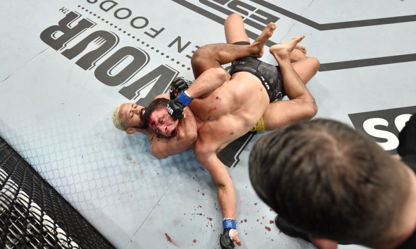 Дейвисон Фигейреду уничтожил Джозефа Бенавидеса за один раунд, завоевав титул наилегчайшего веса на UFC on ESPN+ 30