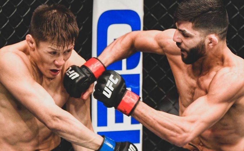 Жалгас Жумагулов проиграл Амиру Альбази на UFC 257