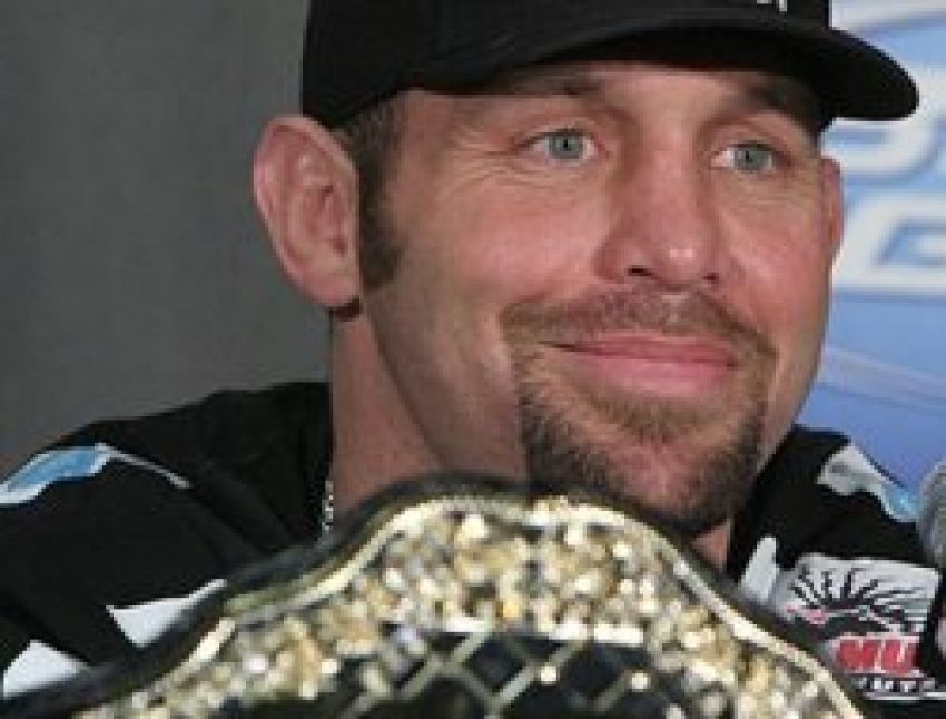 41-летний экс-чемпион UFC Шейн Карвин хочет возобновить карьеру 