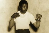 Нельсон Мандела - пацифист, который занимался боксом