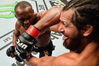 Камару Усман победил Хорхе Масвидаля, защитив пояс на UFC 251