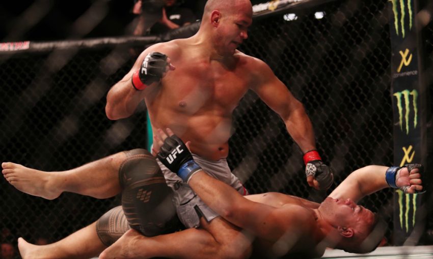 UFC Fight Night 142: Джуниор Дос Сантос нокаутировал Тая Туивасу