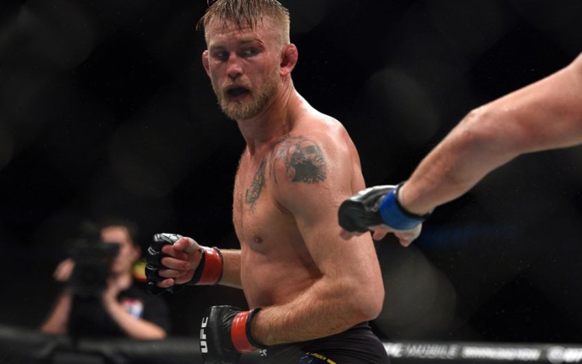 Александр Густафссон выбывает из UFC 227