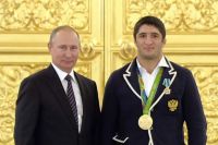 Владимир Путин поздравил Абдулрашида Садулаева с победой на ЧМ по борьбе
