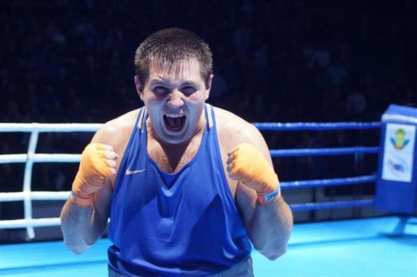 Максим Бабанин одержал первую победу на Чемпионате Европы по боксу