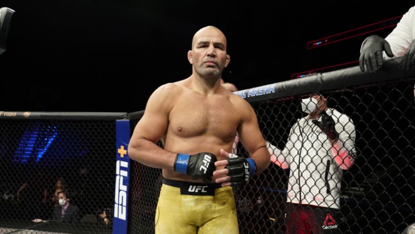 Glover Teixeira will be the reserve fighter for the bout between Jan Blachowicz and Israel Adesanya.