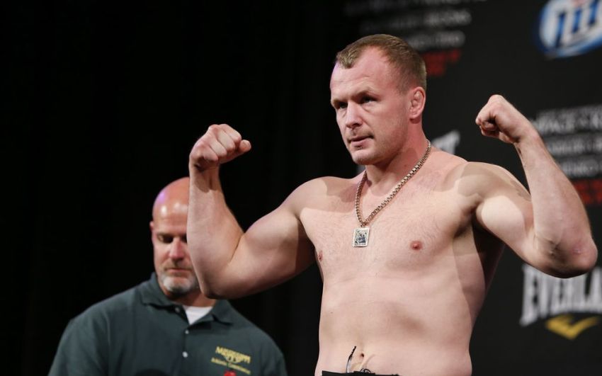 Шлеменко о начале MMA-карьеры: "Иногда не мог сходить в туалет из-за загипсованных рук"