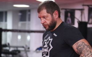 Александр Емельяненко доказал, что является "мужиком с яйцами"