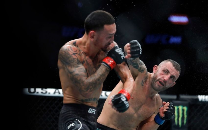 Ариэль Хельвани сообщил, что на UFC 251 могут состояться три титульных боя, включая реванш Волкановски - Холлоуэй