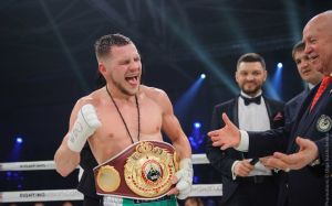 Денис Беринчик станцевал "медляк" с боксерской грушей