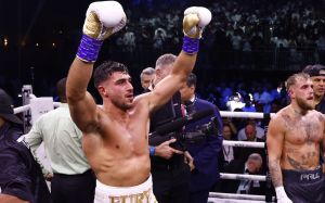Карл Фрэмптон показал свою судейскую записку боя Томми Фьюри - Джейк Пол